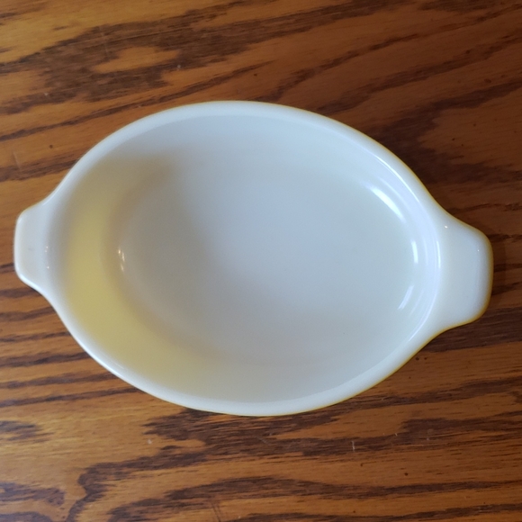 Vintage Pyrex Mini Casserole Dish - yellow and white - Picture 4 of 7